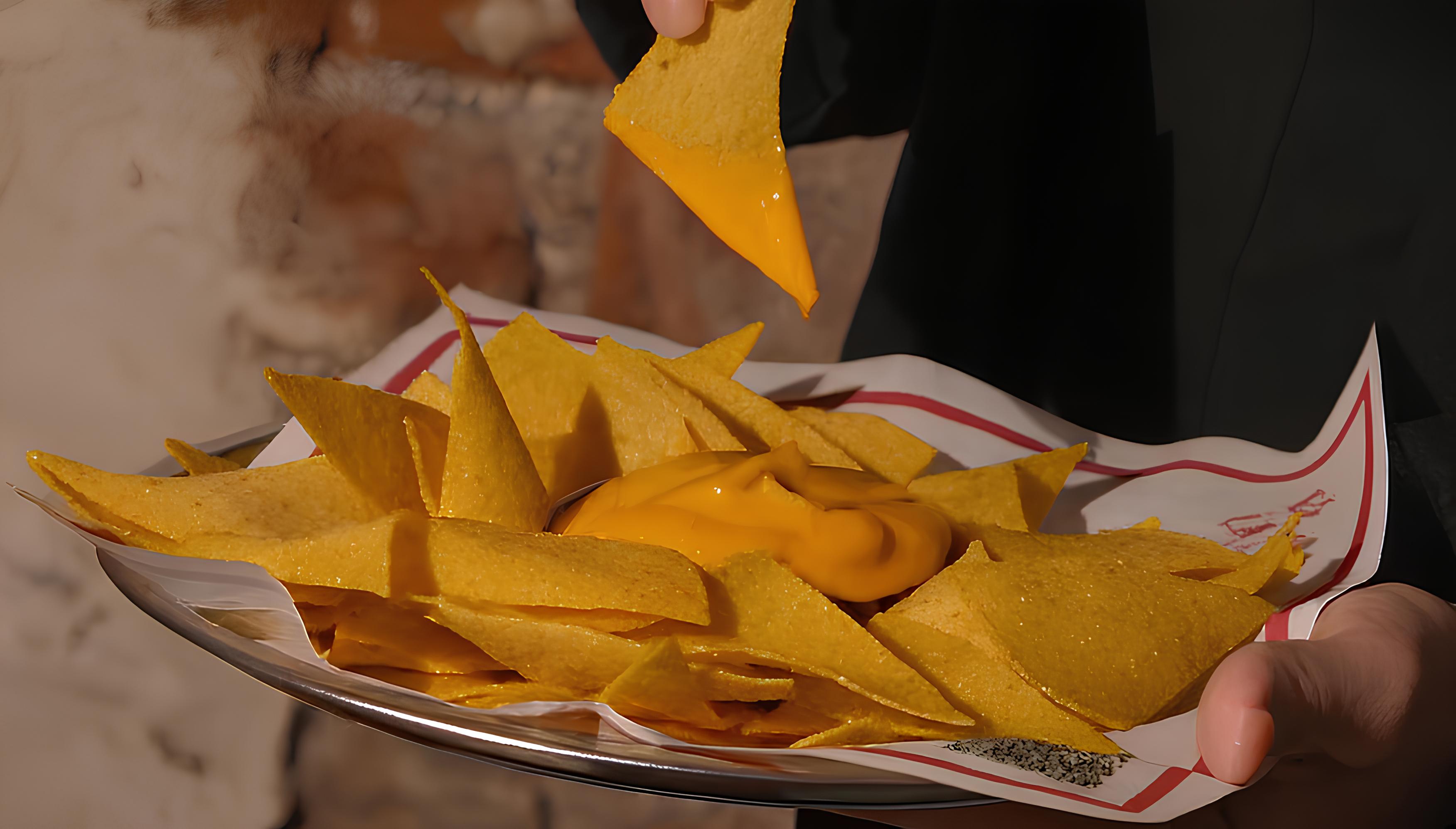 NACHOS (with Cheddar Sauce)